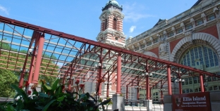 Ellis Island : LA visite historique hors des buildings et du bruit de Manhattan