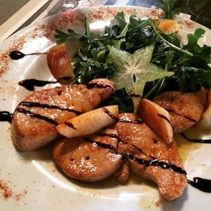  Foie gras poêlé en entrée... On est bien dans le sud ouest ! 