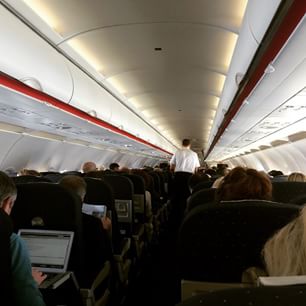  Je pourrais passer un tiers de mon temps dans les avions. Un autre tiers dans les aéroports et le dernier tiers dans les hôtels. Pas vous ? #JaimeMonJob 