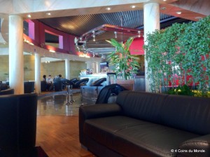 aeroport de nice boire un verre dans un endroit sympa