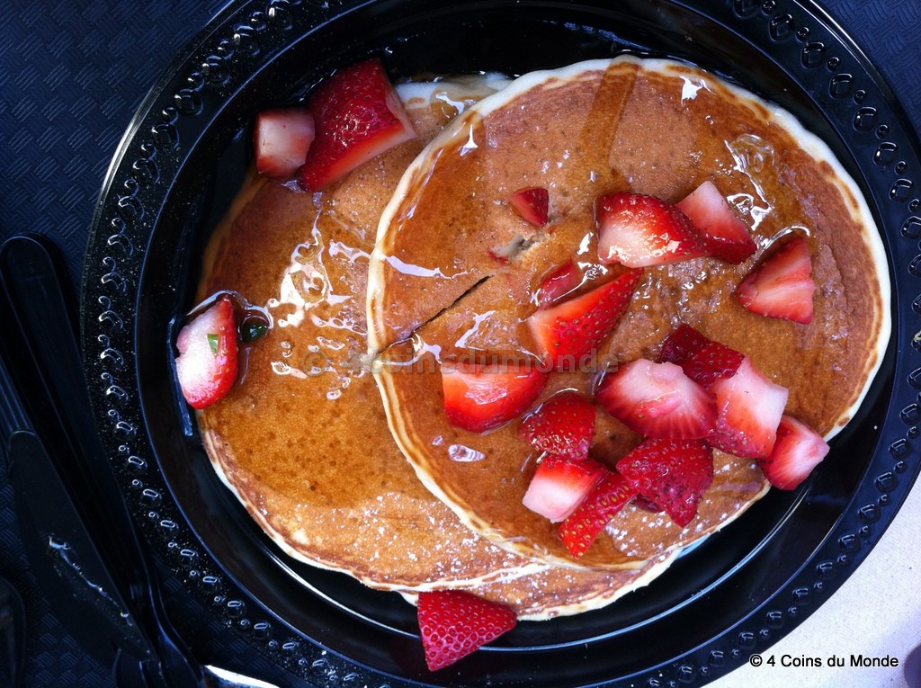 3 beaux pancakes aux fraises