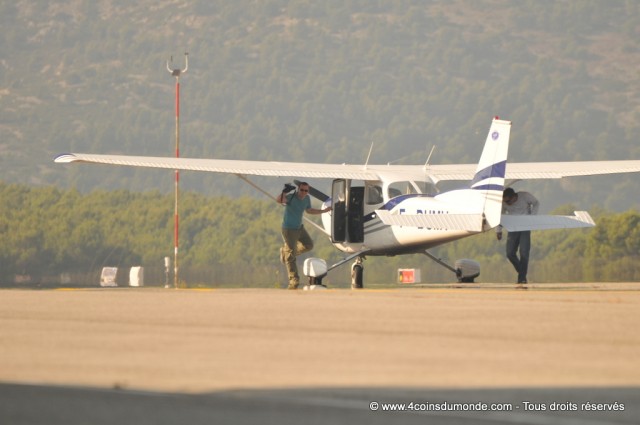 Juste avant de monter dans l'avion pour mon cours de pilotage Juste avant de monter dans l'avion pour mon cours de pilotage