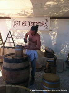 Dans le camp de vie, retrouvez de vrais artisans d'époque