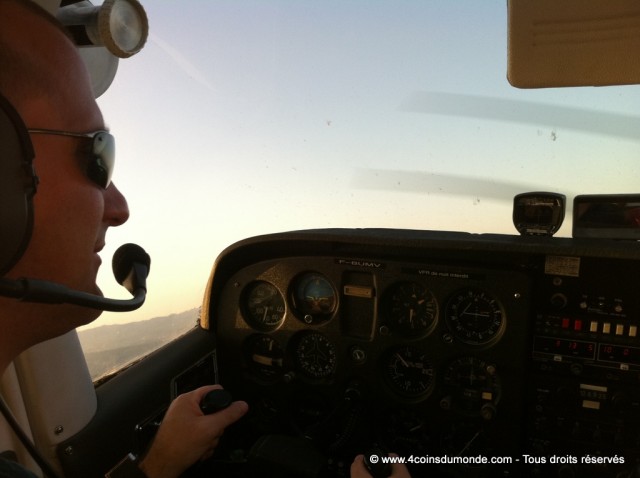 Pendant toute la durée du stage, vous prenez les commandes de l'avion Pendant toute la durée du stage, vous prenez les commandes de l'avion