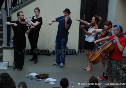 Un groupe de musiciens très original