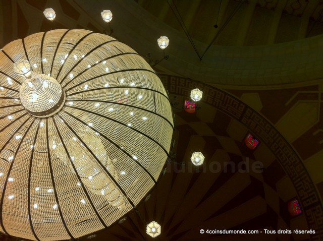 Le centre du lustre en cristal