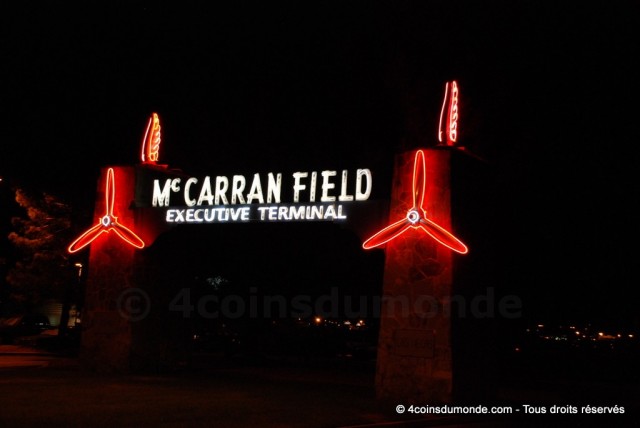 L'entrée de l'aéroport pour rejoindre l'une des compagnies d'hélicoptères. entree aeroport pour aller vol hélicoptere Las Vegas