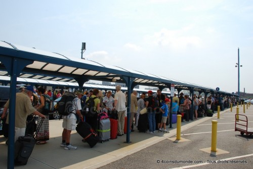 A cause de la mauvaise gestion du port, l'attente dure des heures.
