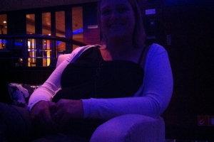 Flo au bar du Commodore Club