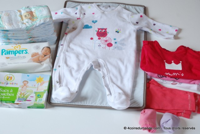 De quoi changer bébé dans l'avion et en escales De quoi changer bébé dans l'avion et en escales