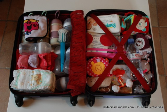 Voilà, tout rentre dans la valise cabine, et on a même un peu de marge ! tout ce qu'il faut prendre pour son bebe en avion