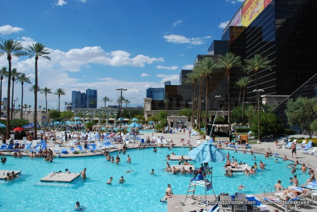 Hotel Luxor Las Vegas piscine 1Hotel Luxor Las Vegas Hotel Luxor Las Vegas piscine 1Hotel Luxor Las Vegas