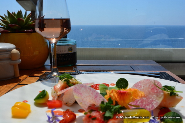 Verre de rosé et vue sur la promenade des Anglais !