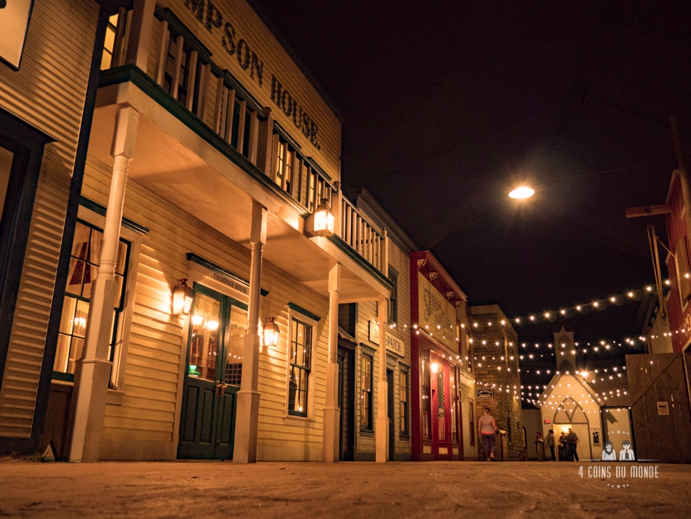 Reconstitution de la rue principale d'une ville du Western